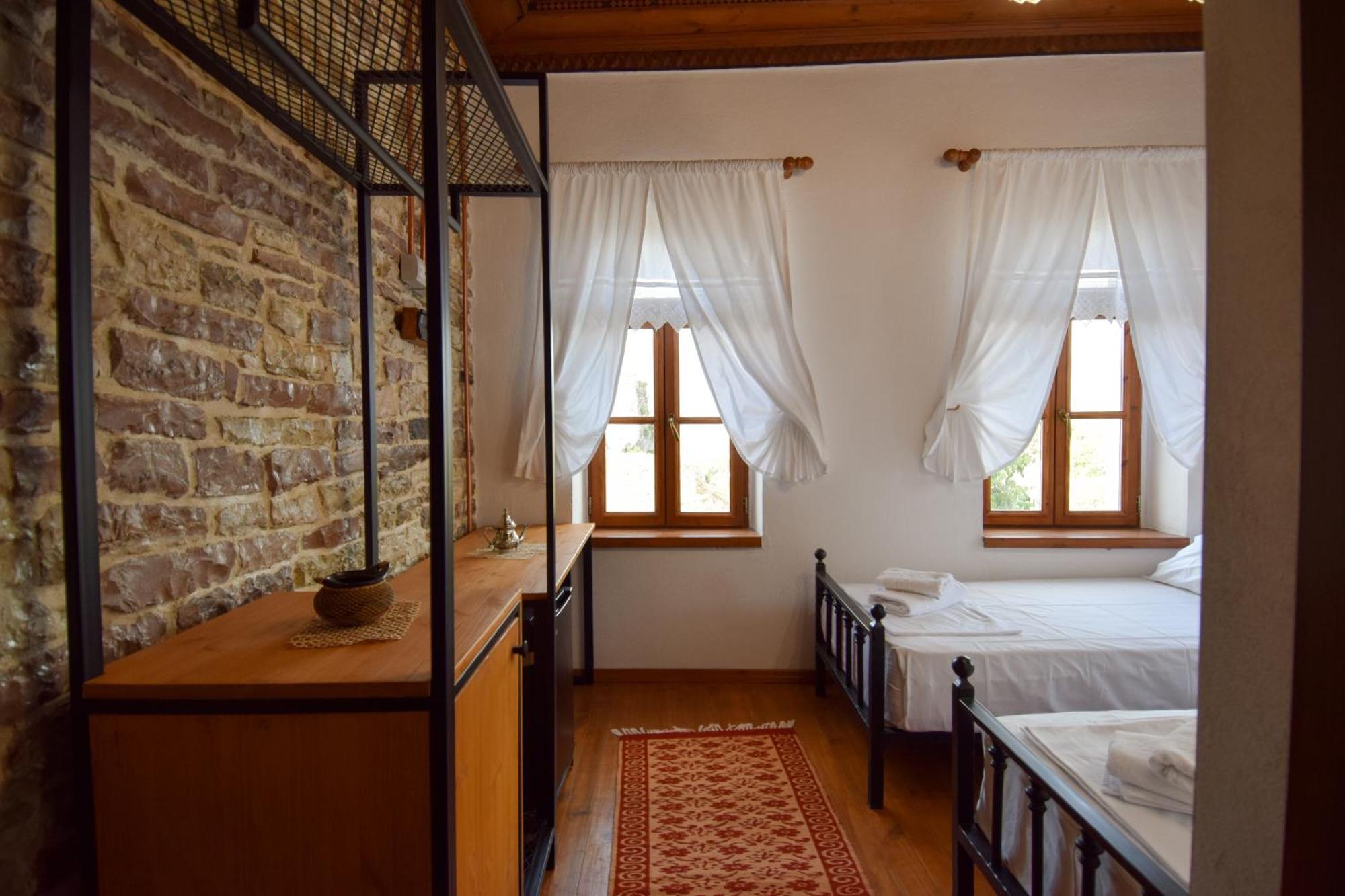 Aqueduct Hotel *